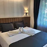 Happy Aparthotel 4*
