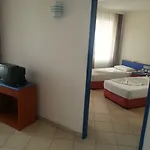 Aparthotel Happy 4*