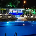 Happy Aparthotel 4*