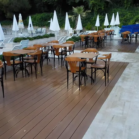 Ξενοδοχείο με διαμερίσματα Happy 4*