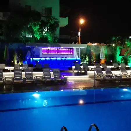 Ξενοδοχείο με διαμερίσματα Happy Κουσάντασι
