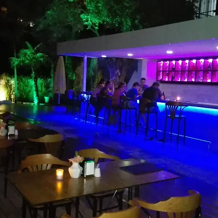 Happy Ξενοδοχείο με διαμερίσματα Κουσάντασι