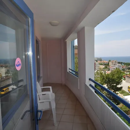 Ξενοδοχείο με διαμερίσματα Happy 4*